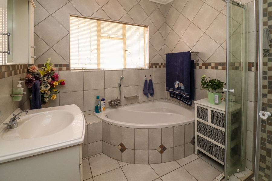 3 Bedroom Property for Sale in Flamwood North West